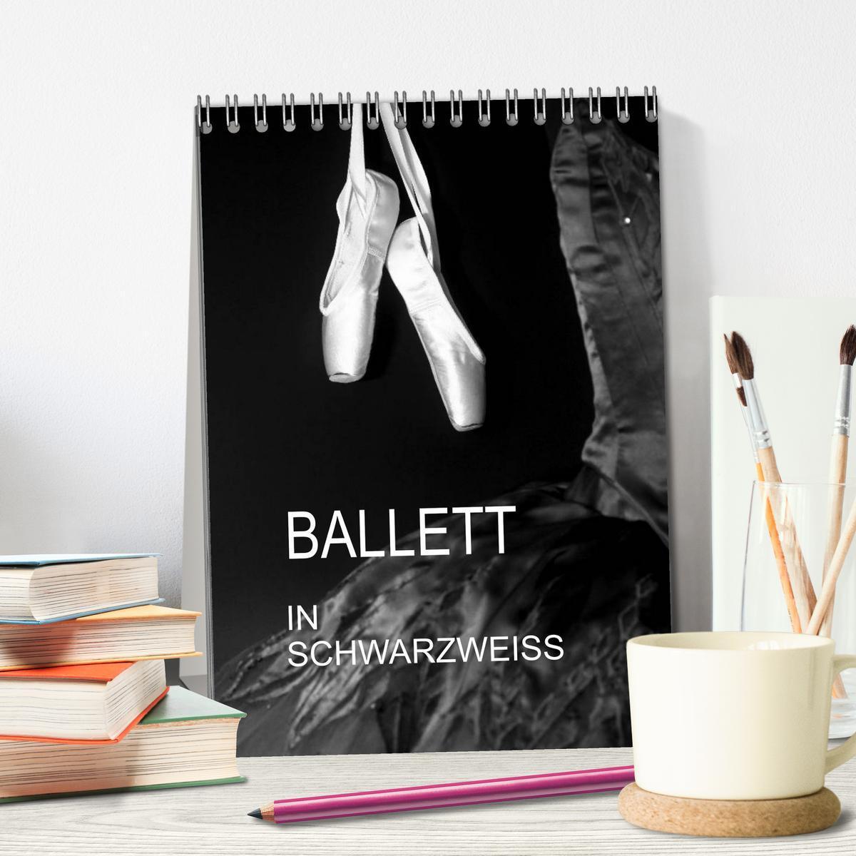 Bild: 9783457050514 | Ballett in Schwarzweiss (Tischkalender 2025 DIN A5 hoch), CALVENDO...