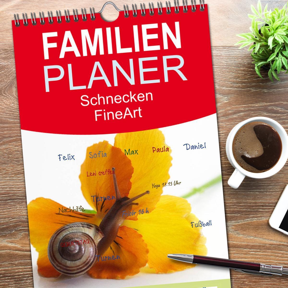 Bild: 9783457104613 | Familienplaner 2025 - Schnecken FineArt mit 5 Spalten...