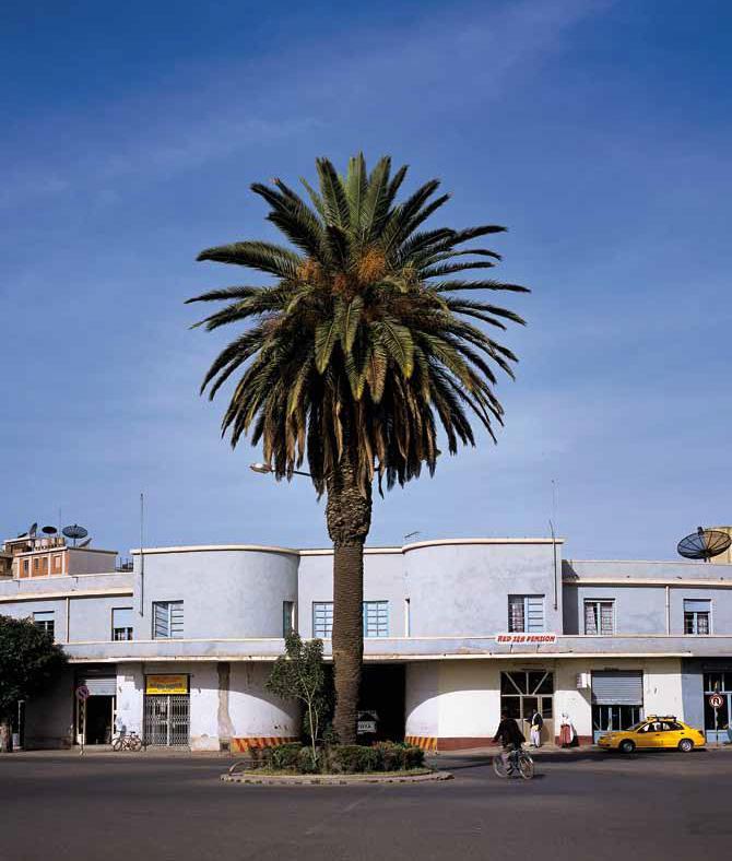 Bild: 9783868594355 | Asmara | Africa's Jewel of Modernity | Jochen Visscher | Buch | 96 S.