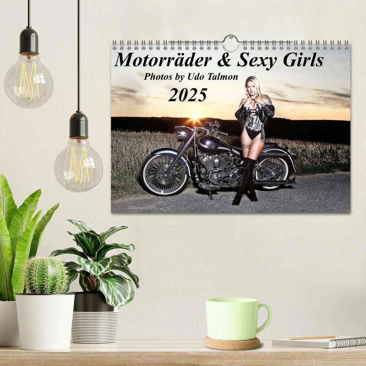 Bild: 9783435206520 | Motorräder &amp; Sexy Girls (Wandkalender 2025 DIN A4 quer), CALVENDO...