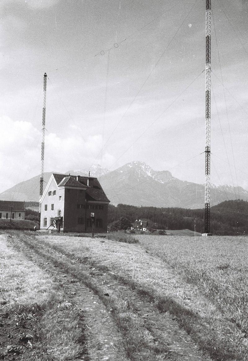 Bild: 9783702242237 | Das Mikrofon im Dorf | Benedikt Kapferer | Buch | 288 S. | Deutsch