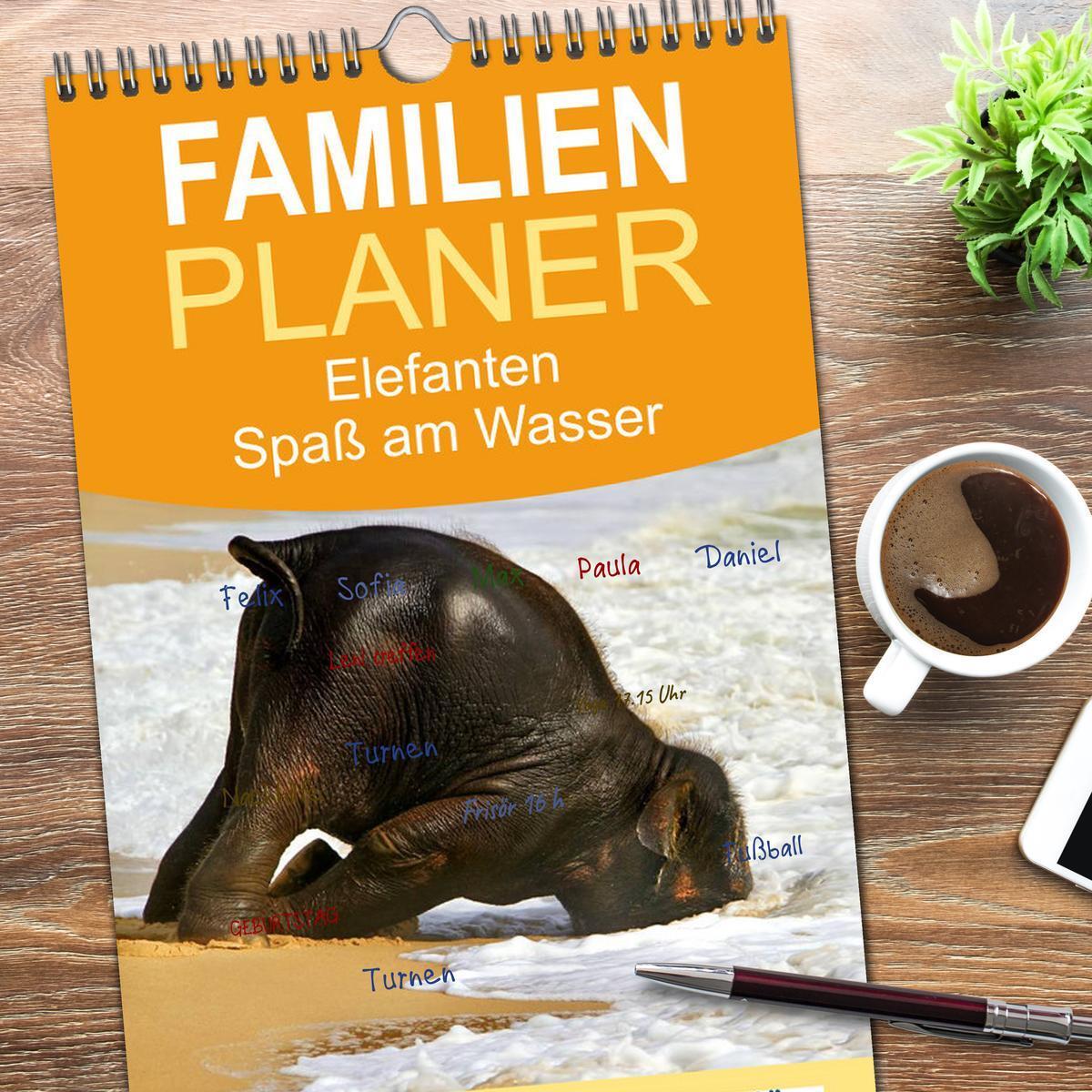 Bild: 9783457111529 | Familienplaner 2025 - Elefanten. Spaß am Wasser mit 5 Spalten...