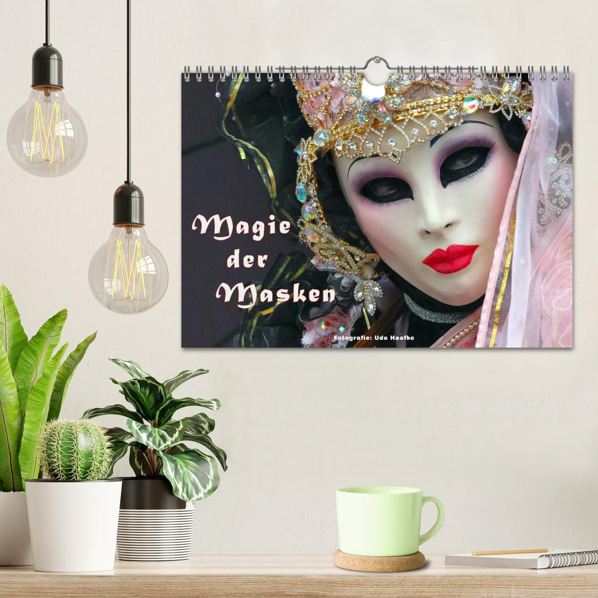 Bild: 9783435733316 | Magie der Masken (Wandkalender 2025 DIN A4 quer), CALVENDO...