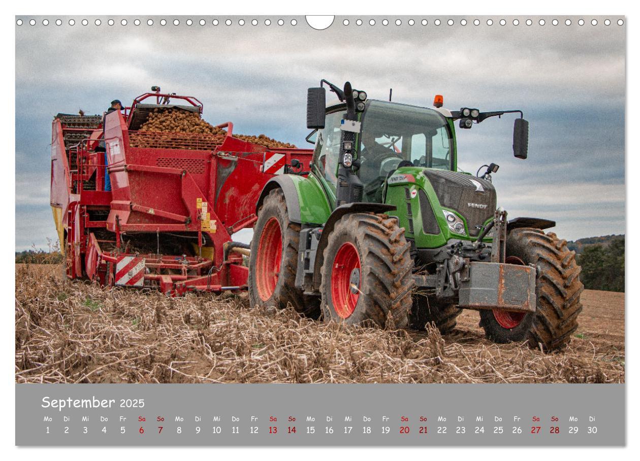 Bild: 9783435102778 | Landtechnik im Einsatz (Wandkalender 2025 DIN A3 quer), CALVENDO...