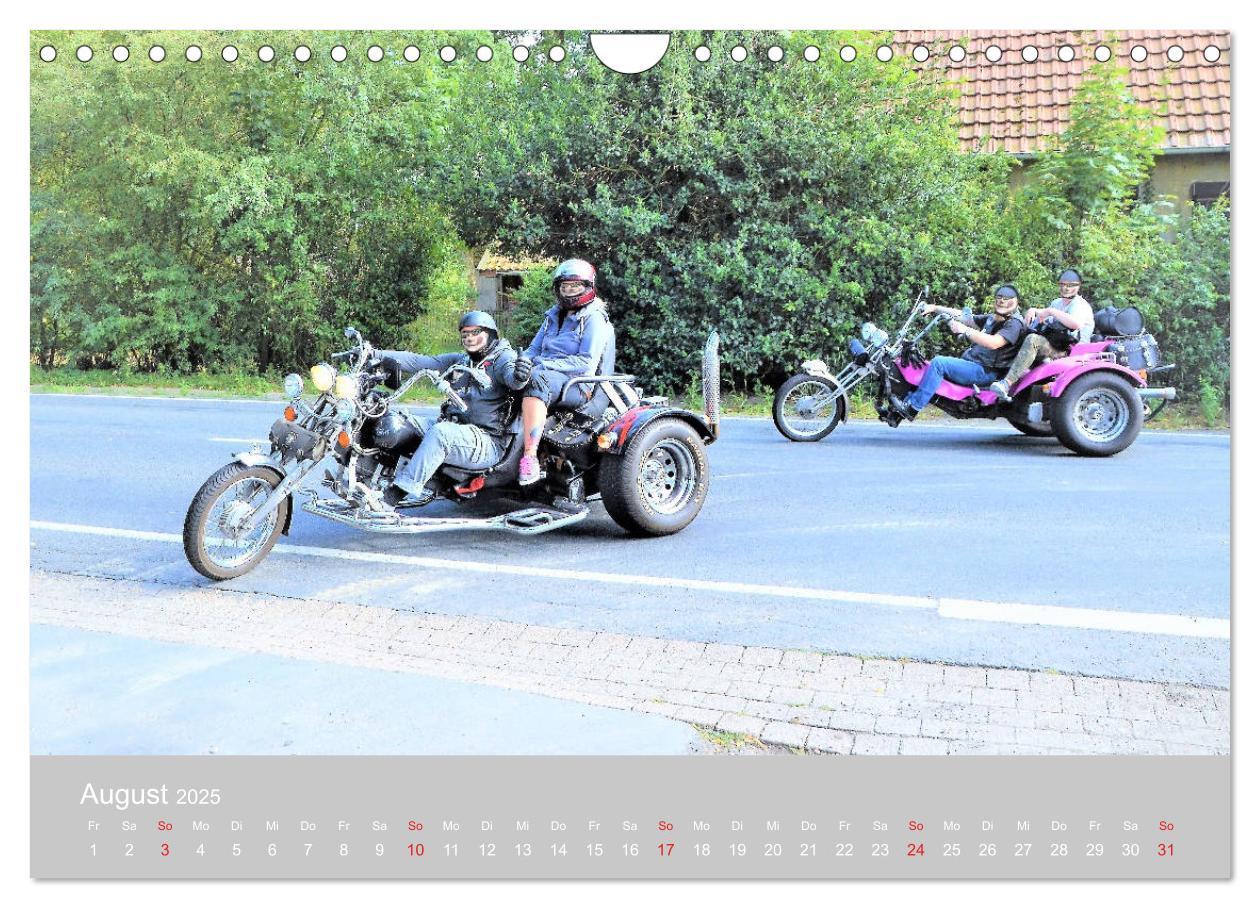 Bild: 9783435208975 | TRIKER on Tour (Wandkalender 2025 DIN A4 quer), CALVENDO...