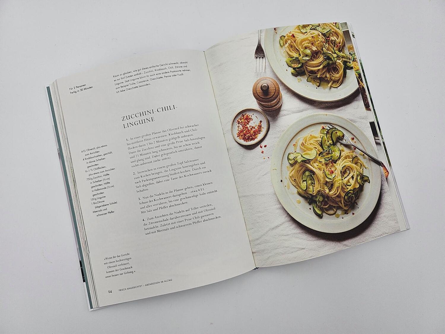 Bild: 9783827015105 | Deliciously Ella - Healthy Made Simple | Ella Mills | Buch | 192 S.