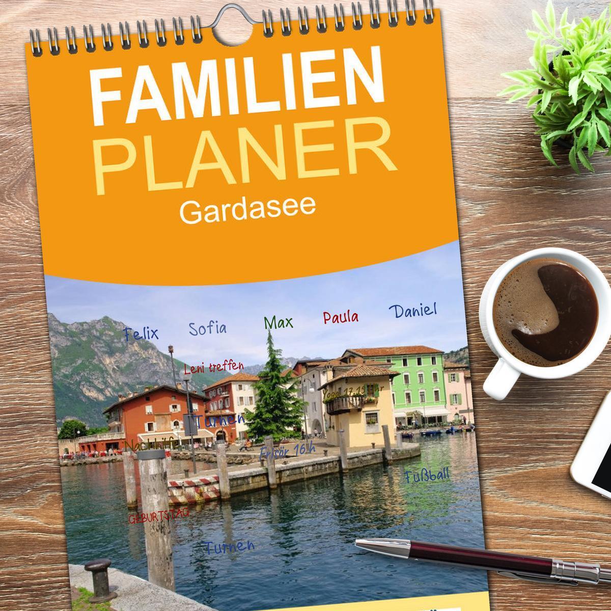 Bild: 9783457119105 | Familienplaner 2025 - Gardasee mit 5 Spalten (Wandkalender, 21 x 45...