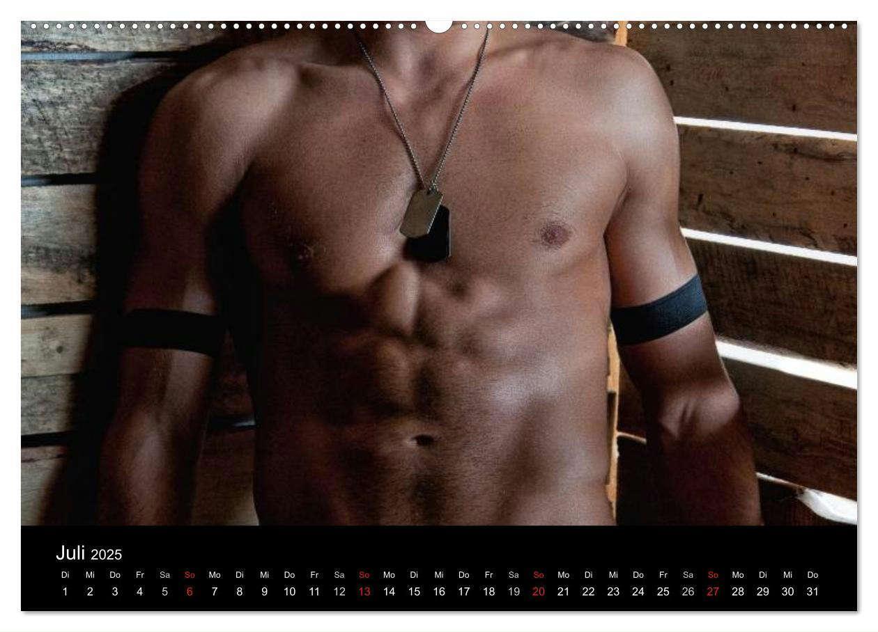 Bild: 9783435688777 | Männer - Erotische Gladiatoren (Wandkalender 2025 DIN A2 quer),...