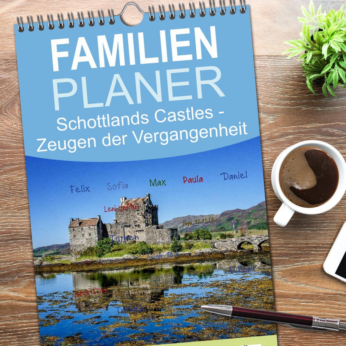 Bild: 9783457105078 | Familienplaner 2025 - Schottlands Castles - Zeugen der...