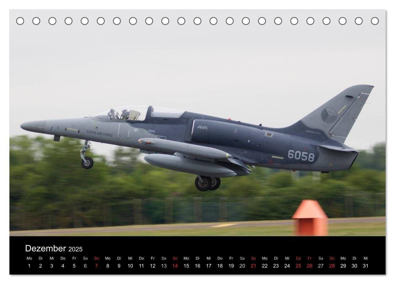 Bild: 9783435470754 | Militärflugzeuge 2025 (Tischkalender 2025 DIN A5 quer), CALVENDO...