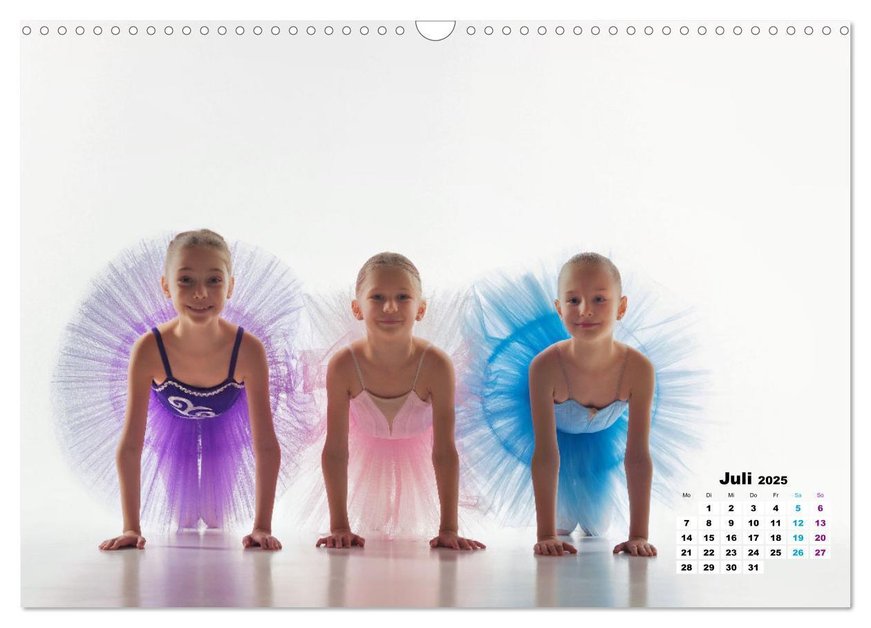 Bild: 9783457184066 | BALLETT - ein Hauch Magie (Wandkalender 2025 DIN A3 quer), CALVENDO...