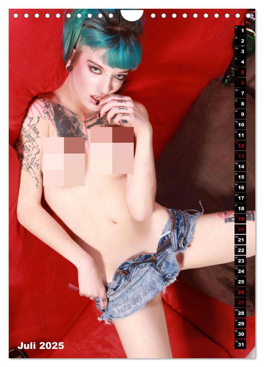 Bild: 9783457182338 | TATTOO TARTS - Inked Killer Babes (Wandkalender 2025 DIN A4 hoch),...