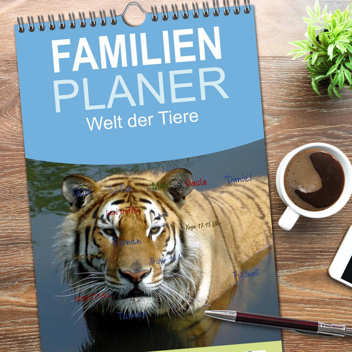 Bild: 9783457122150 | Familienplaner 2025 - Welt der Tiere mit 5 Spalten (Wandkalender,...