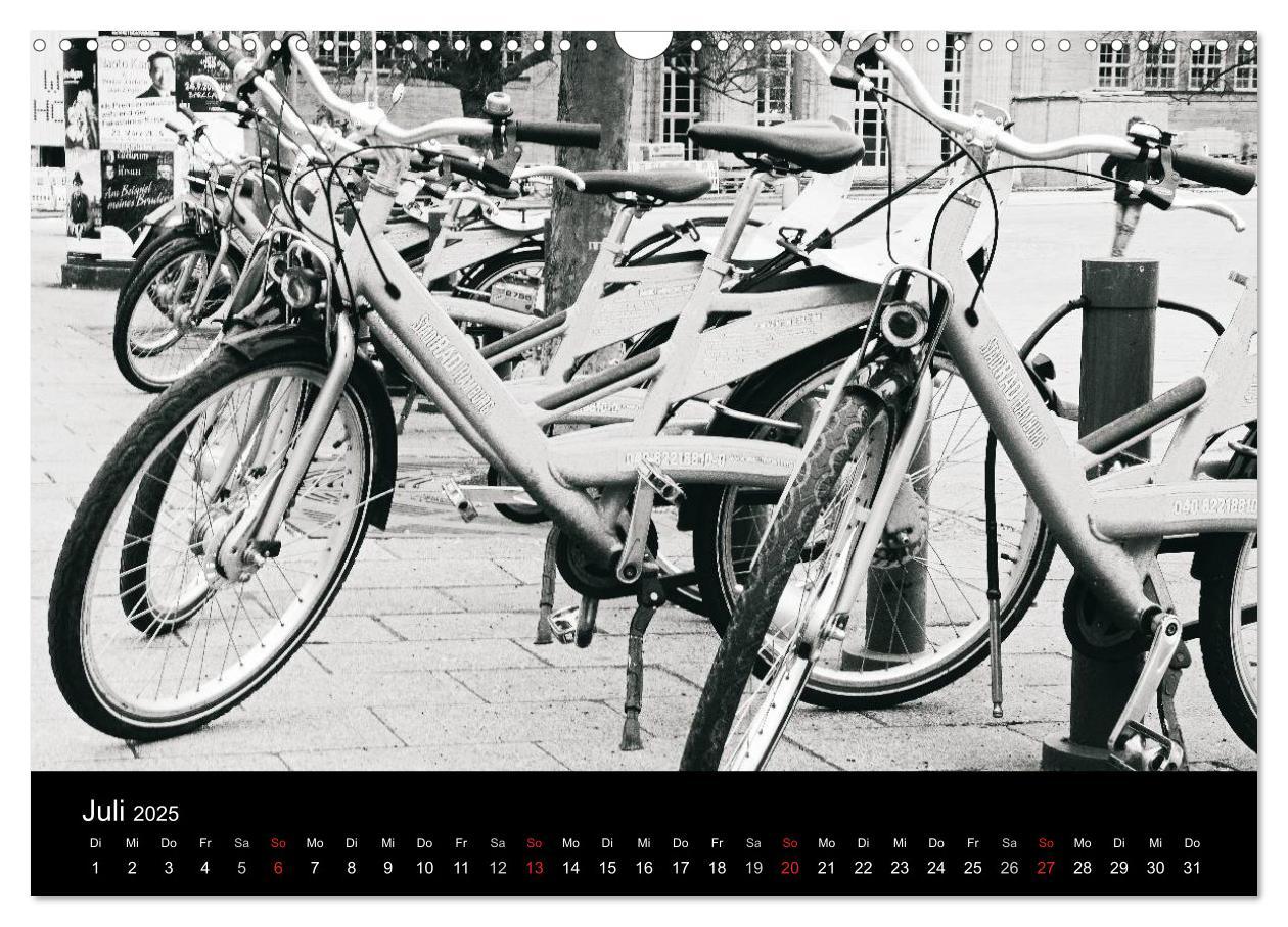 Bild: 9783435469857 | 200 Jahre Fahrrad - Ausschnitte von Ulrike SSK (Wandkalender 2025...