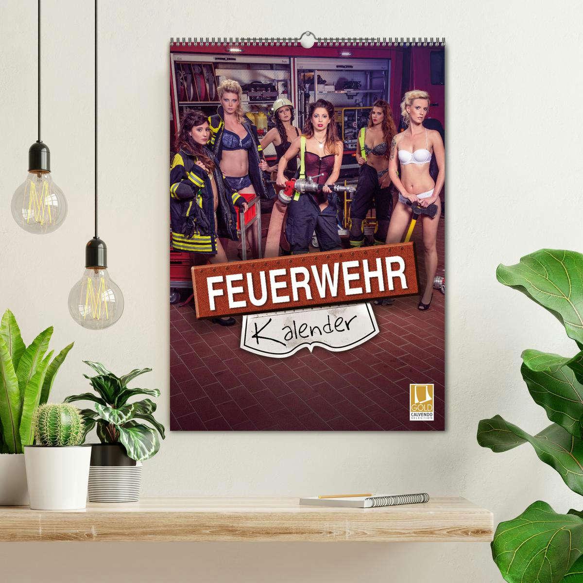 Bild: 9783457058015 | Feuerwehrkalender 2025 (Wandkalender 2025 DIN A2 hoch), CALVENDO...