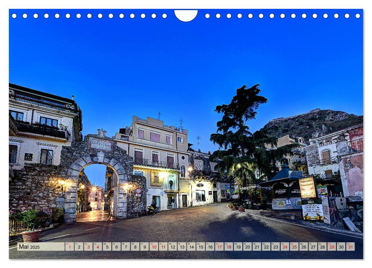 Bild: 9783435278039 | Taormina zur blauen Stunde (Wandkalender 2025 DIN A4 quer),...