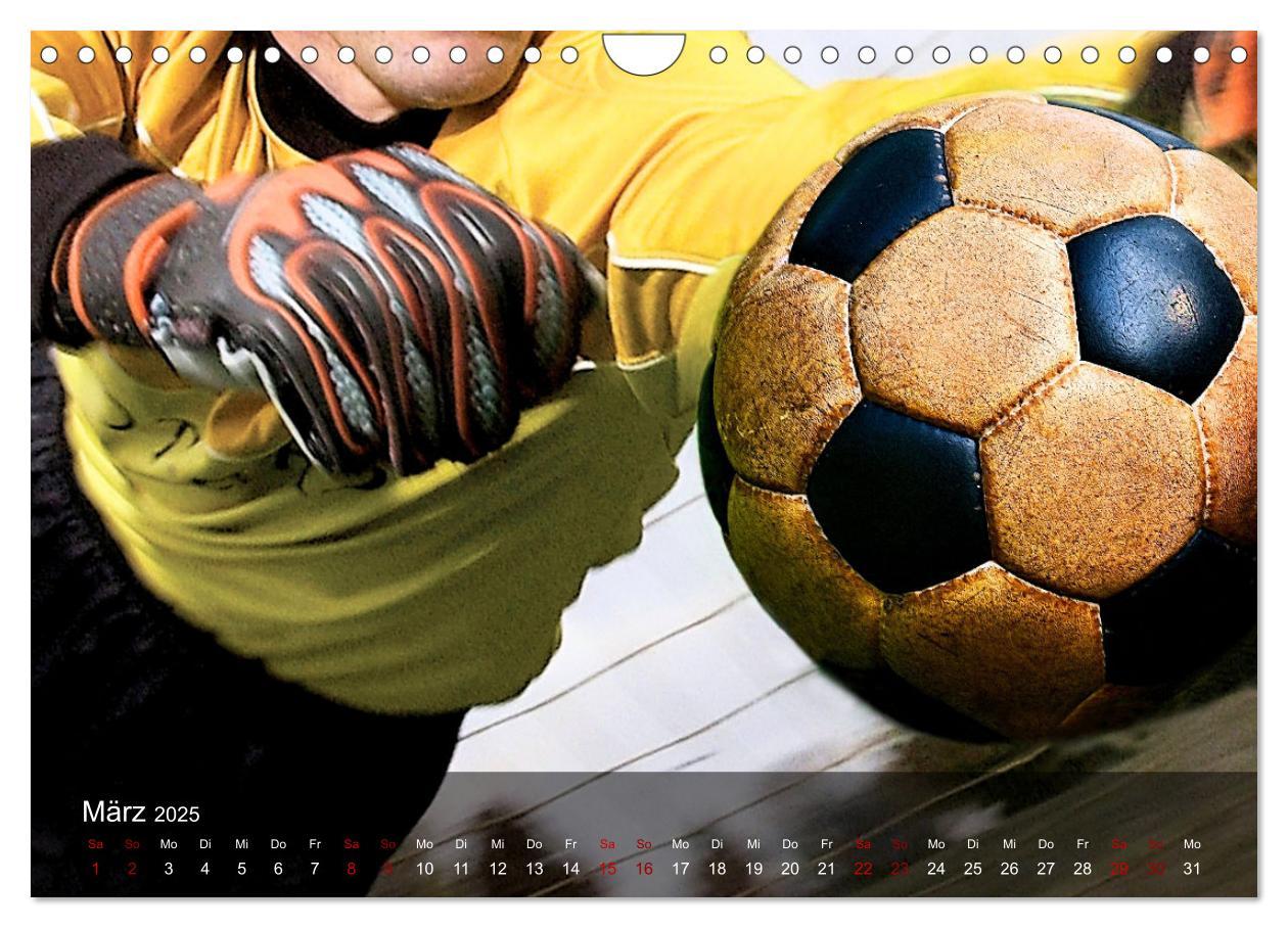 Bild: 9783383934742 | Fußball - pure Leidenschaft (Wandkalender 2025 DIN A4 quer),...