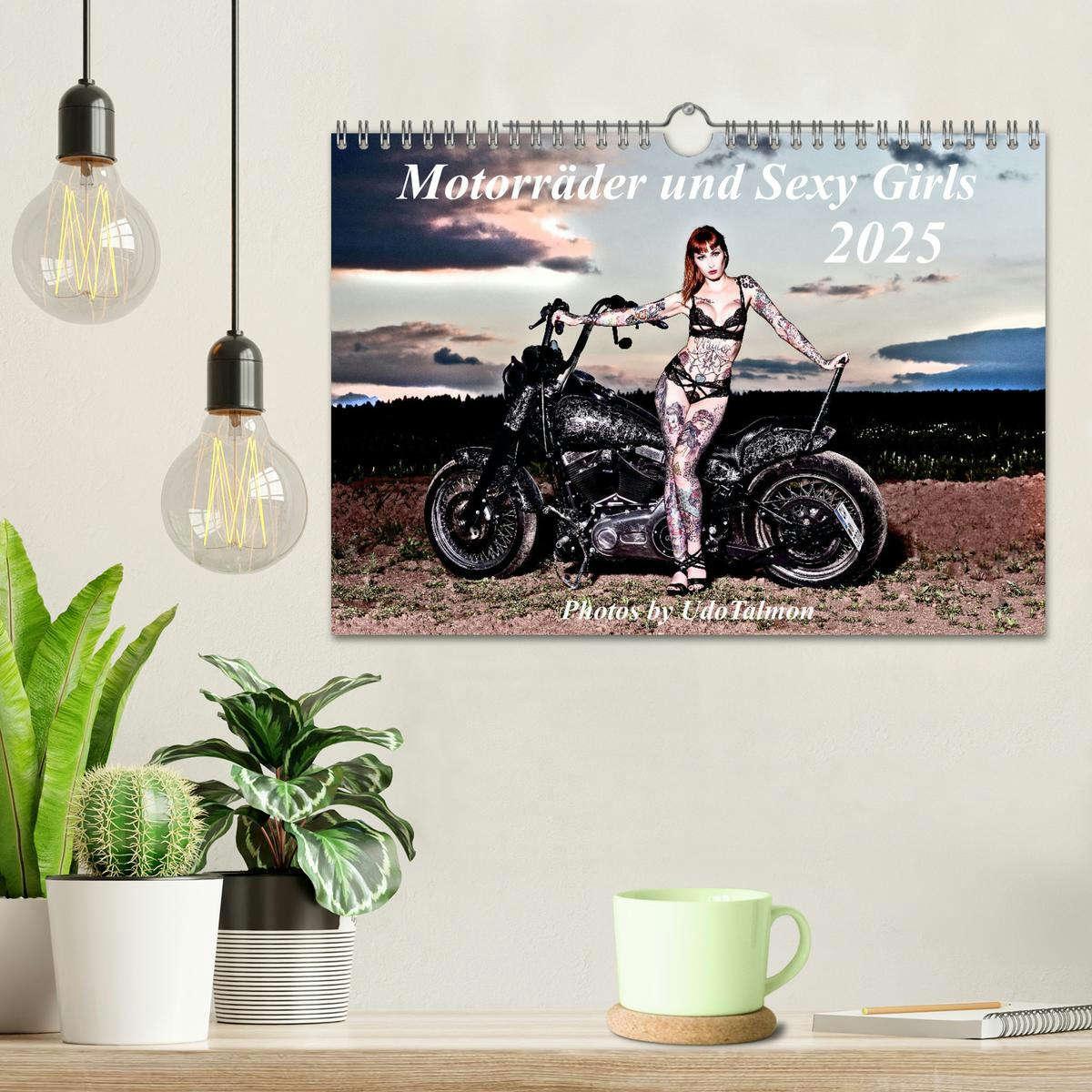 Bild: 9783435050451 | Motorräder und Sexy Girls (Wandkalender 2025 DIN A4 quer), CALVENDO...