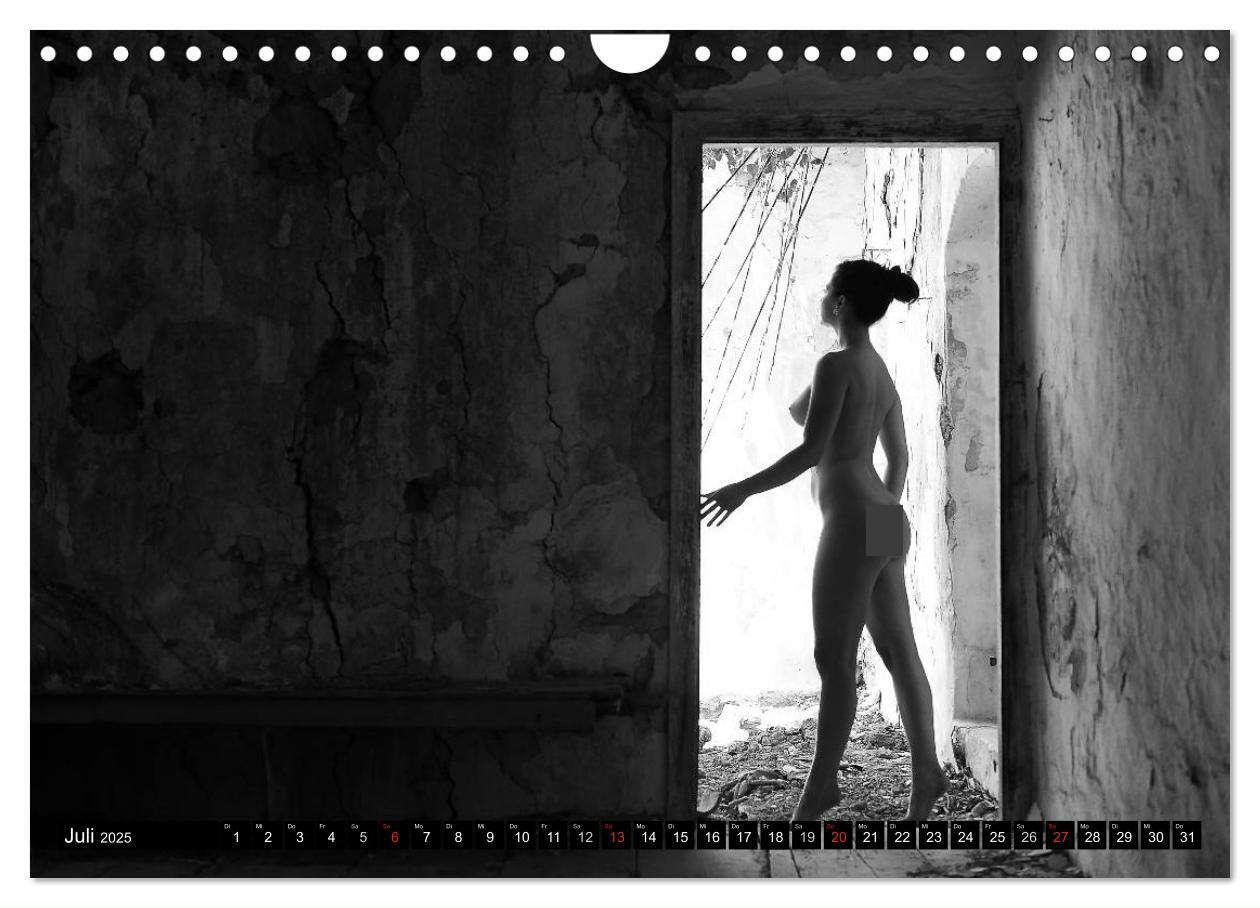 Bild: 9783435790814 | Aktfotografie in alten Mauern (Wandkalender 2025 DIN A4 quer),...