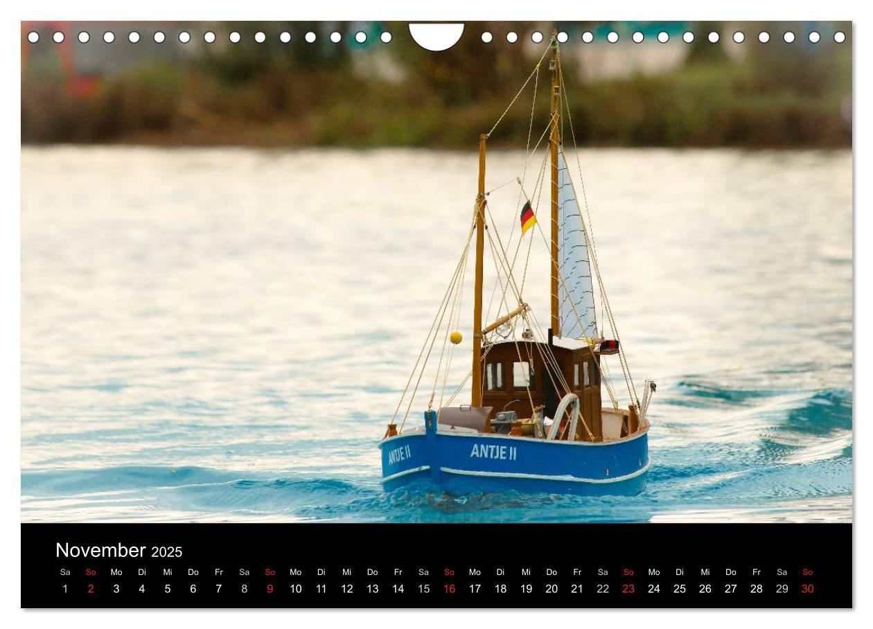 Bild: 9783435678495 | Modellboote in ihrem Element (Wandkalender 2025 DIN A4 quer),...