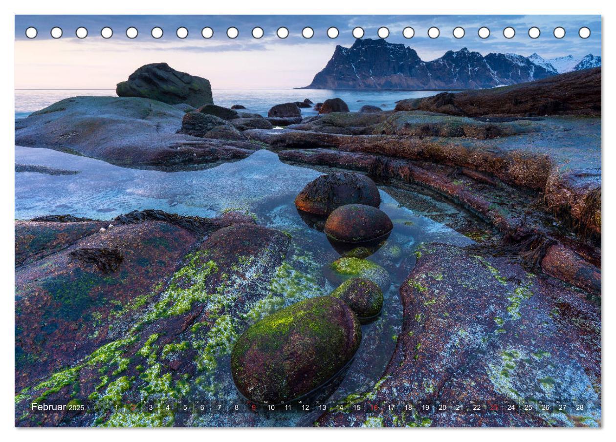 Bild: 9783435280025 | Lofoten - From Dusk Till Dawn (Tischkalender 2025 DIN A5 quer),...