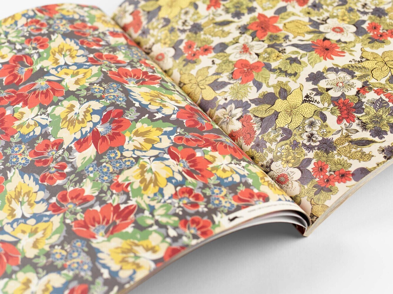 Bild: 9789460091308 | 1950s Flowers | Gift & Creative Paper Book Vol. 108 | Pepin van Roojen