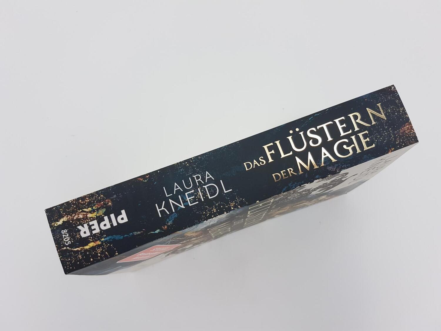 Bild: 9783492282055 | Das Flüstern der Magie | Laura Kneidl | Taschenbuch | 400 S. | Deutsch