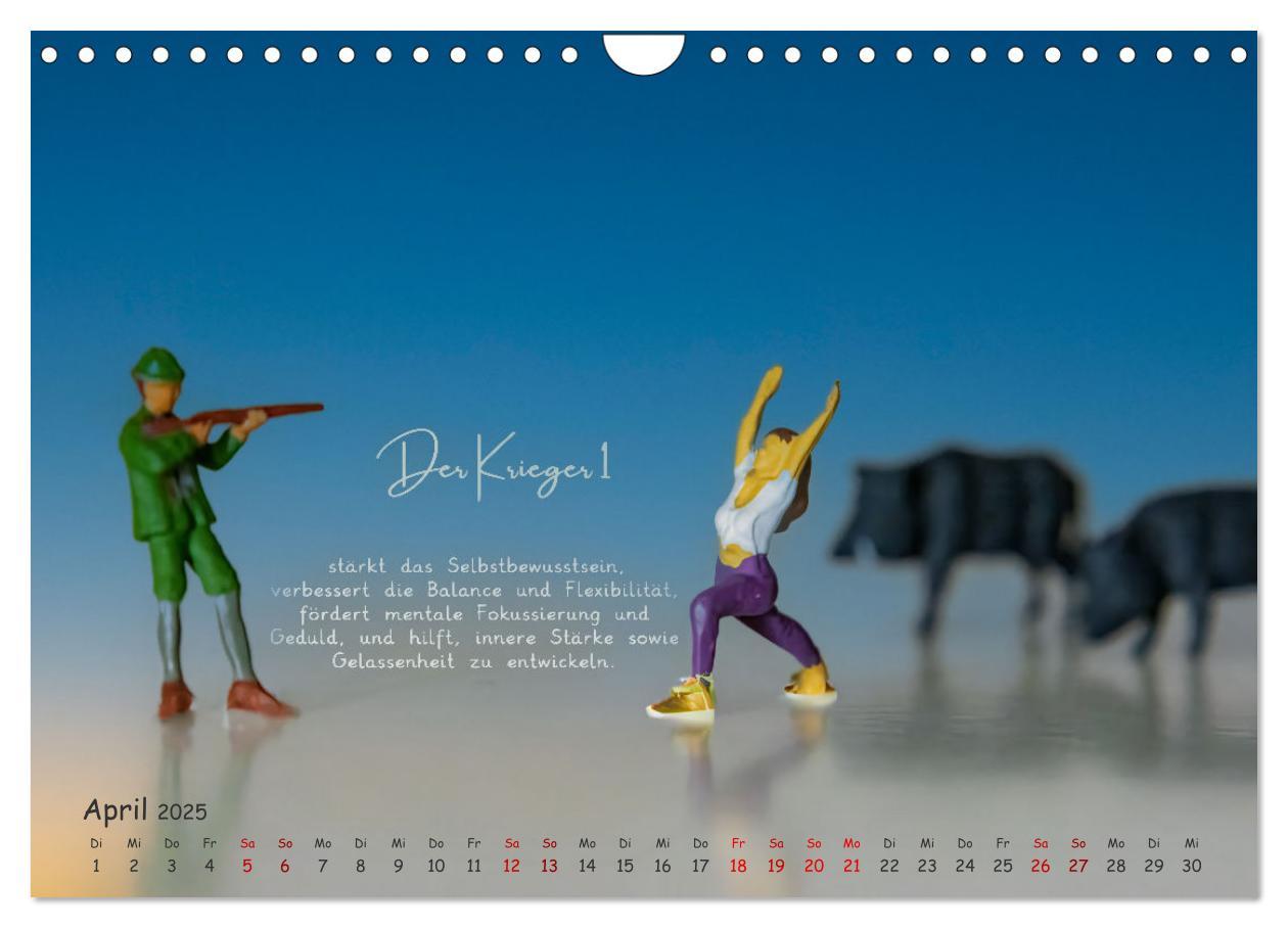 Bild: 9783457173022 | Yoga - Kleine Figur, große Wirkung (Wandkalender 2025 DIN A4 quer),...