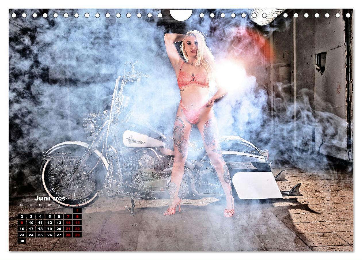 Bild: 9783383964633 | Motorräder und Sexy Girls (Wandkalender 2025 DIN A4 quer), CALVENDO...