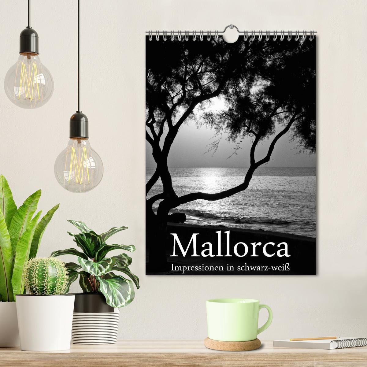 Bild: 9783457056905 | Mallorca Impressionen in schwarz-weiß (Wandkalender 2025 DIN A4...