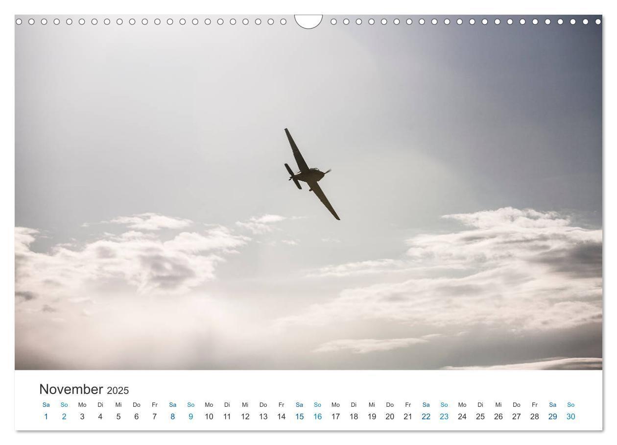 Bild: 9783435829927 | AVIATION CLASSICS seen by custompix.de (Wandkalender 2025 DIN A3...